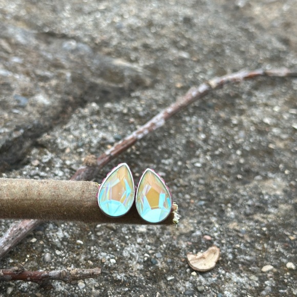 NEW Swarovski Hot Pink Pave & Lucite Stud Teardrop Stud Earrings - Picture 3 of 8